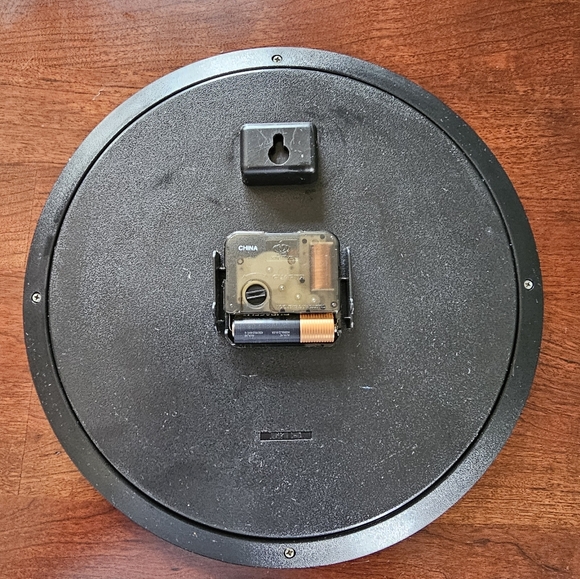 Like New Vintage Disney Aladdin Clock - Picture 3 of 4